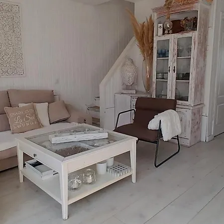 Holiday home The White House *